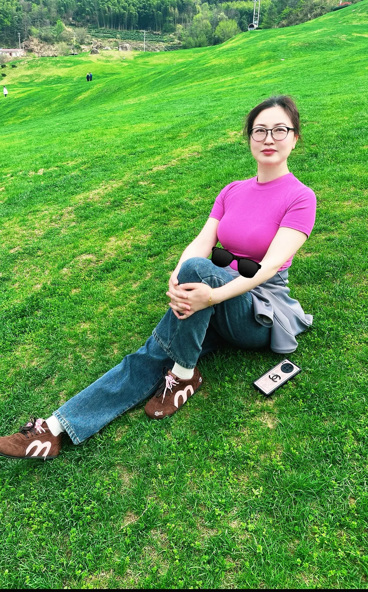 "我们到了一定的年纪，才会发现，人生其实有很多东西是可有可无，可去可留...