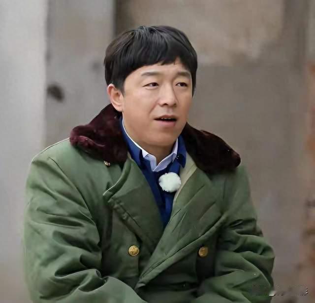 黄渤这回摔得不轻，锁骨骨折住院只是表象，真正折磨他十几年的