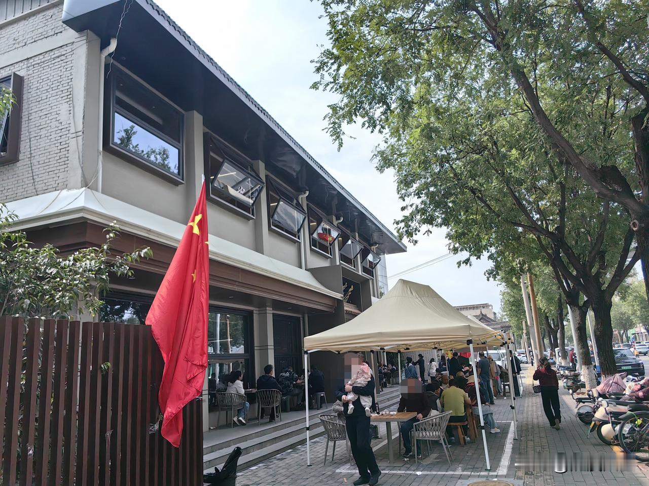 先有秦家店，后有蒲城县。国庆期间慕名去了趟秦家店，品尝了水盆羊肉，汤汁清亮，羊肉