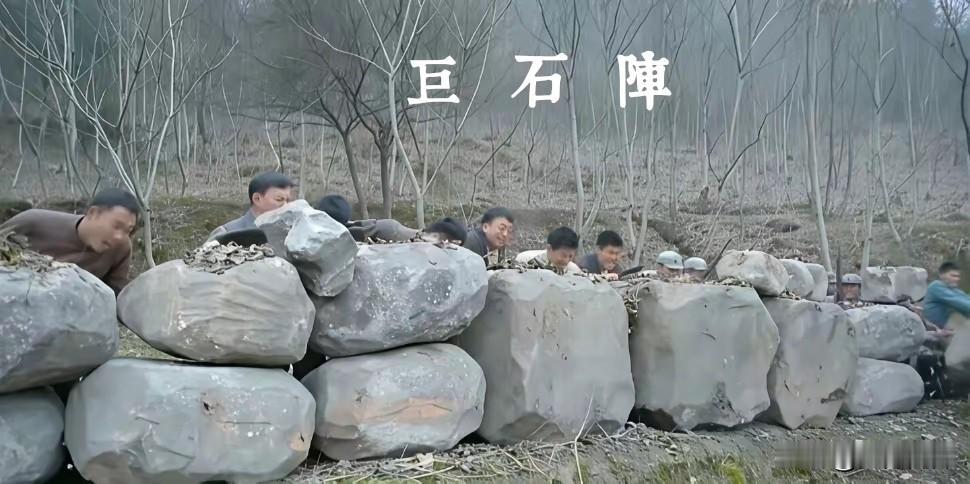 抗日神剧之所以受到观众的嗤之以鼻，除了剧情胡编乱造之外，就连服装、道具等也是脑洞