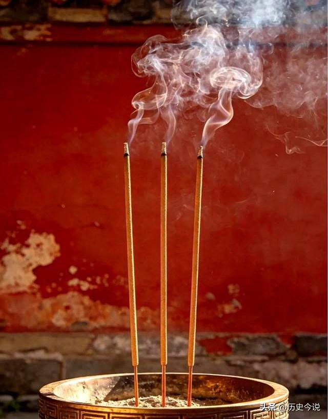 上香祈福别只会说“保佑我”！老辈传下的三句真言，诚心比香火更重要
 
编辑：纱娜