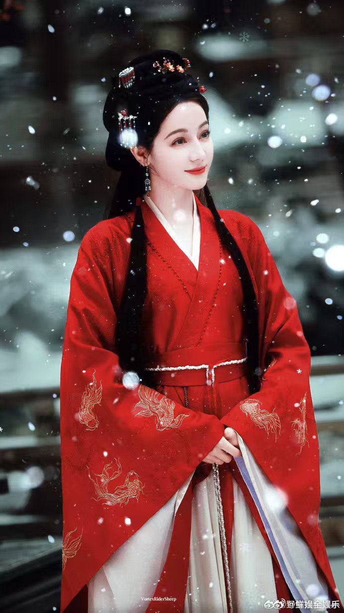 迪丽热巴支持侯爷谢征迪丽热巴祝逐玉收视长虹迪丽热巴 不止星光美也有实干美 暖心迪