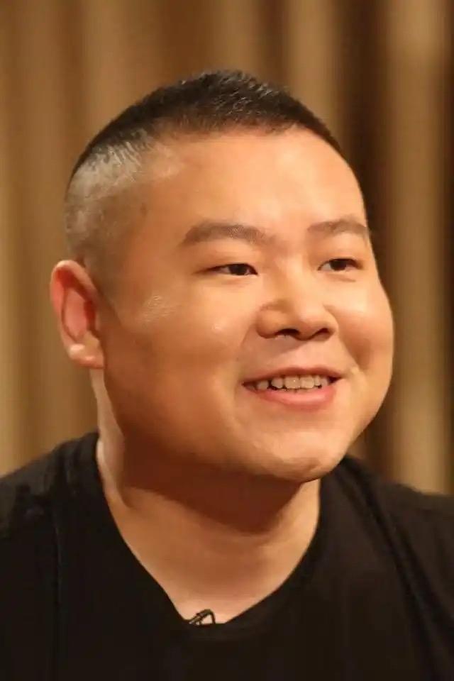 岳云鹏因帮女艺人挡酒被换掉：“在饭局上我一看就不对劲”。你是不是你觉得你做的特对