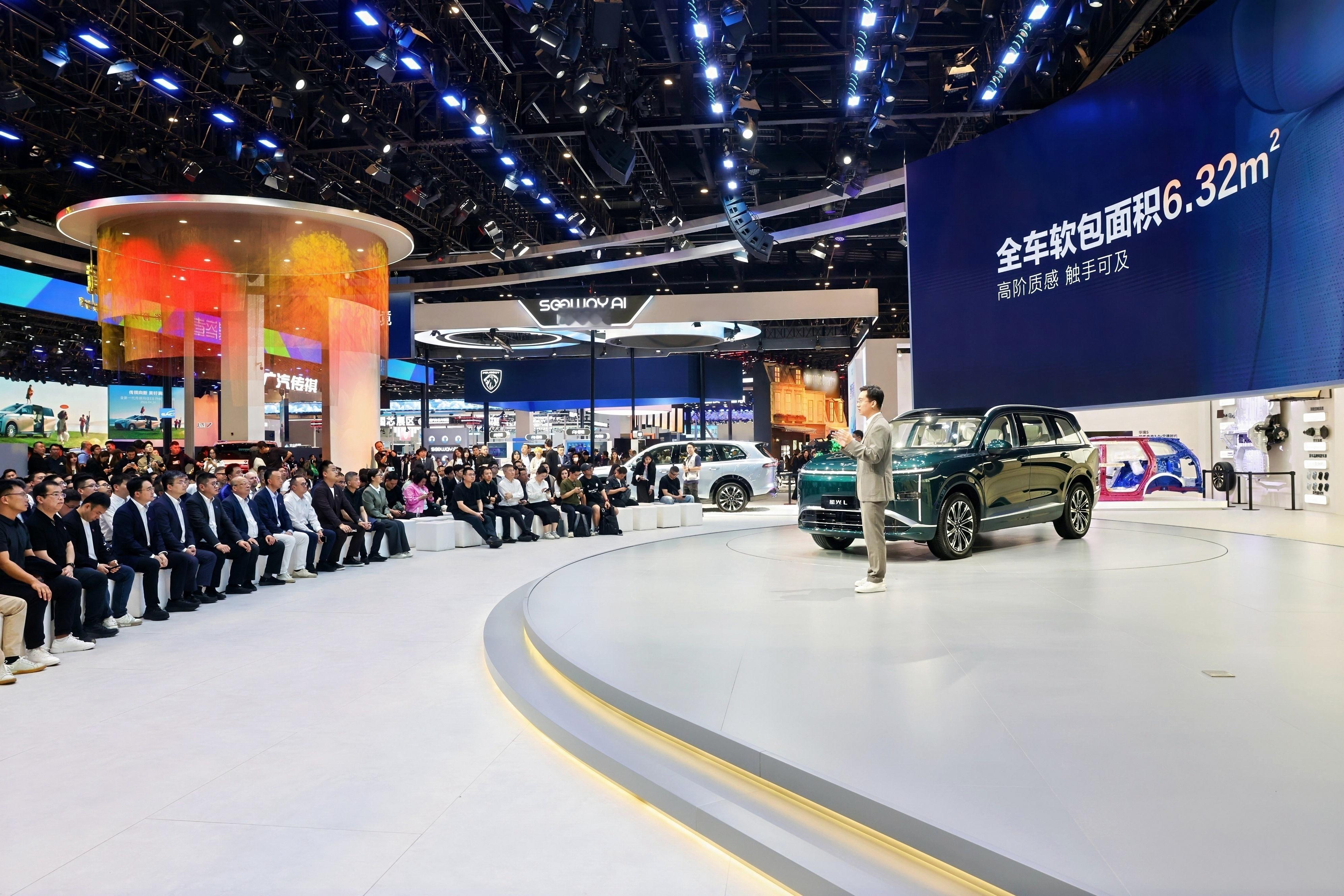 人民需要什么，五菱就造什么”，一直贴合国人真实的生活节奏。随着多孩家庭越来越多，