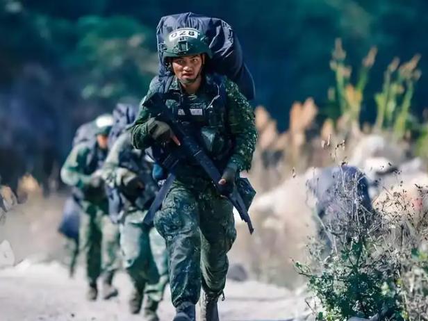 台湾自己起内讧了？台湾士兵突然发出来灵魂拷问：“两岸一旦开战，台湾失败后，阵亡的