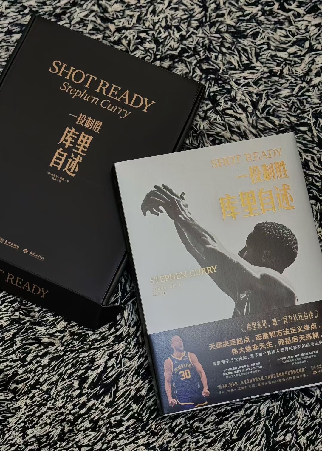 大家是不是都已经到手了 都去背面看看你是第几本 我的是号码80 [羞嗒嗒] ​​