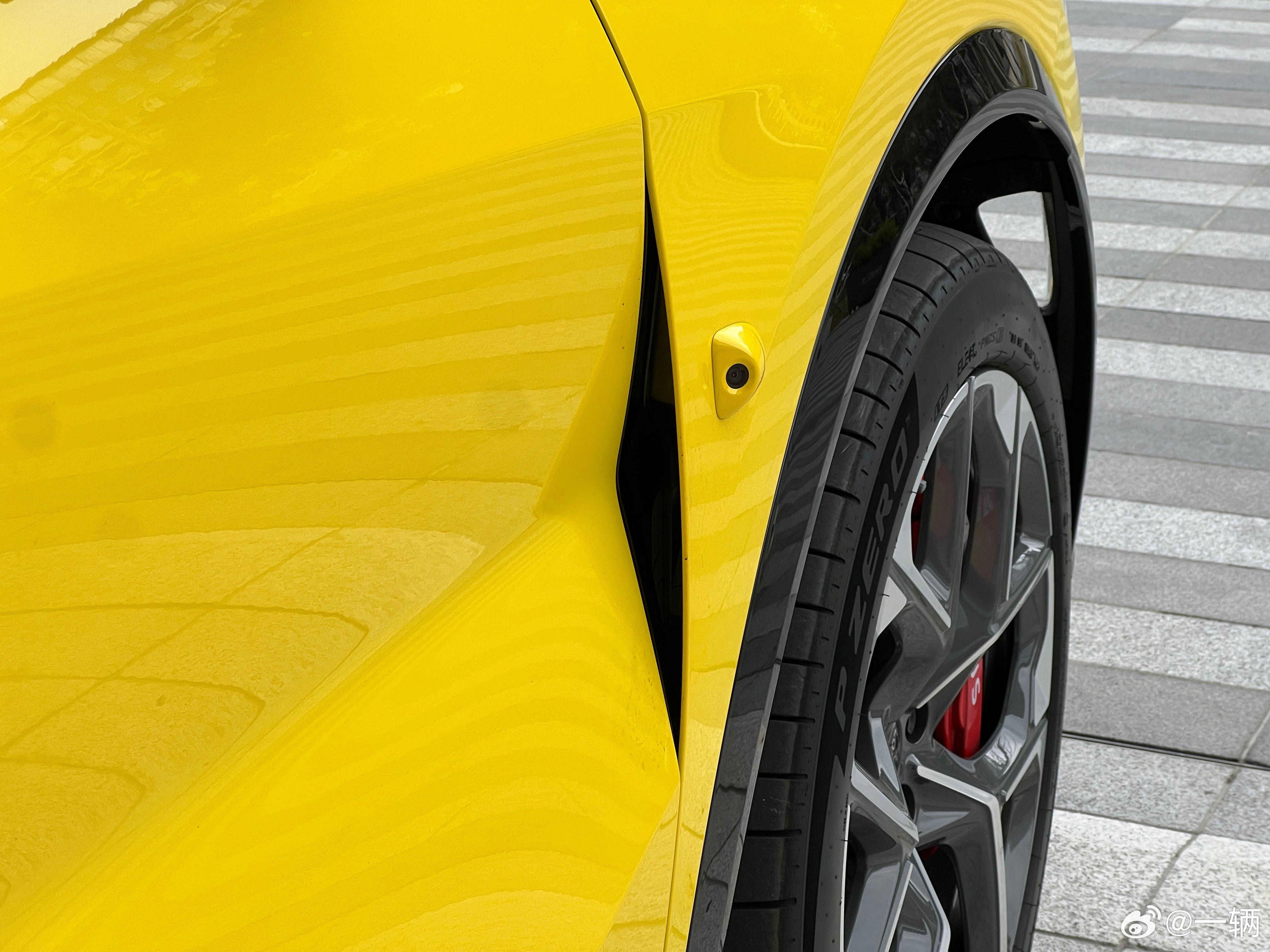 在如今同质化严重的新能源车市场，个个都在卷冰箱沙发彩电智能化，像莲花这些能兼顾得