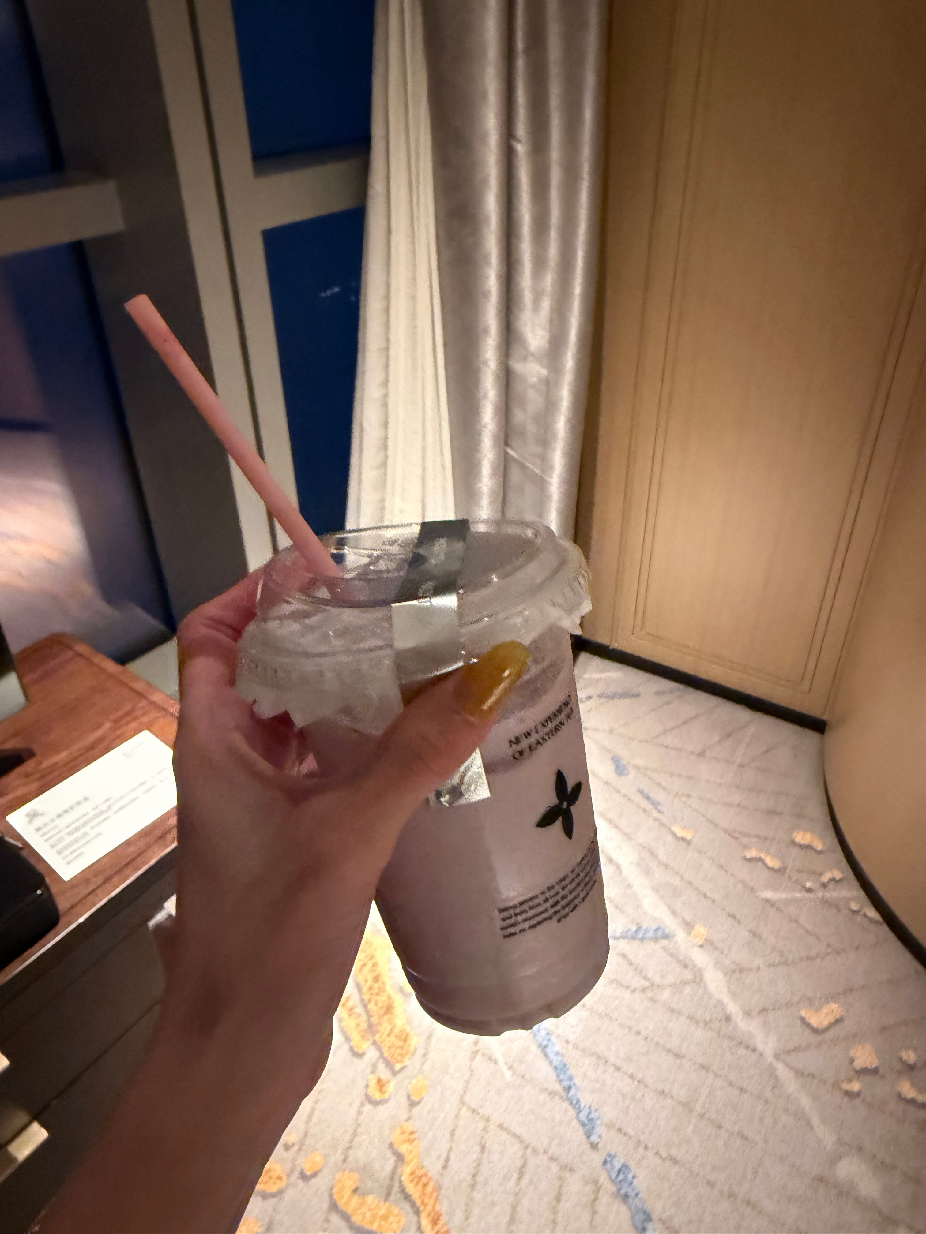 依旧针王葡萄，只喝半杯！ 