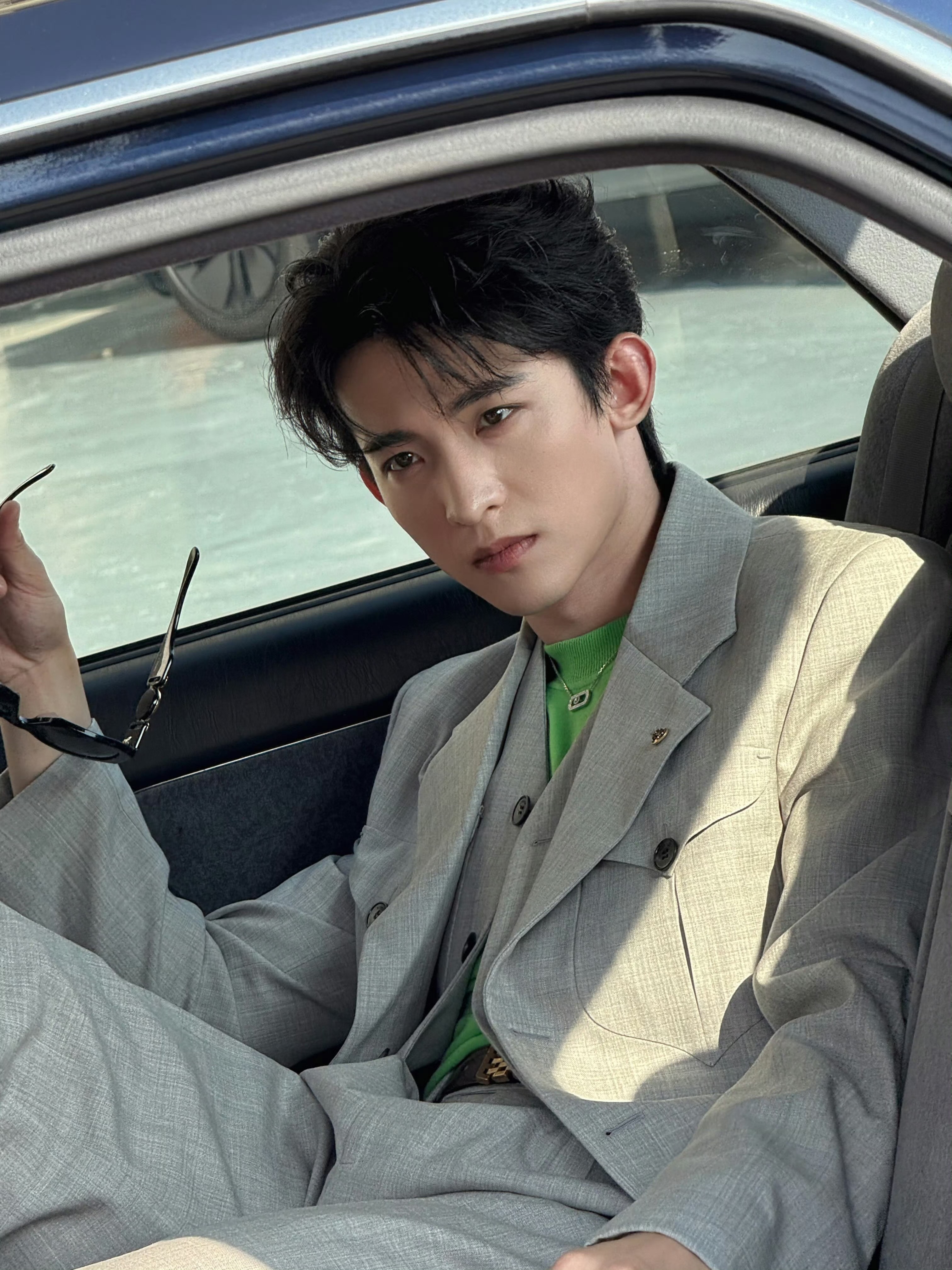 看见常华森的脸一点气都生不动了虽然这个穿搭我不是很理解，但是看见常华森的脸一点气