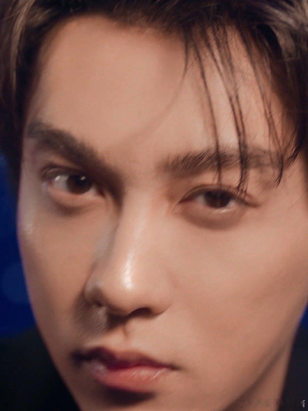 田栩宁妆造daddy开口baby致命眼神，为什么他几个大粉基本脱粉都烩菜了，因为