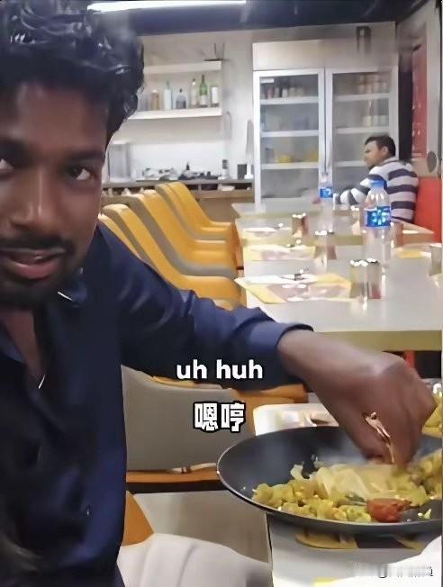 我去，现在的网红为了博眼球真是口无遮拦了！这女的在网上晒视频，说跟她那个印度达利