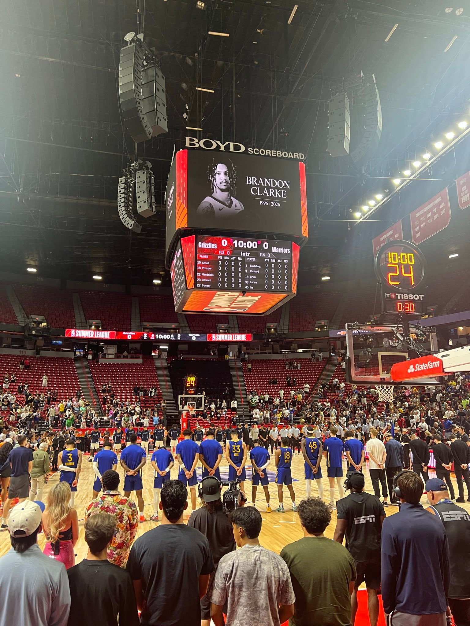 夏联决赛开打前为布兰登·克拉克默哀。NBA夏季联赛