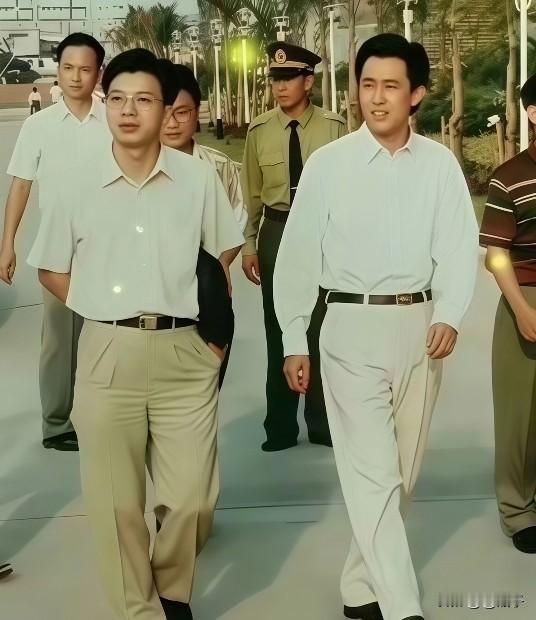 许家印1978年参加高考，他成绩是周口第三名，被武汉钢铁学院录取（现在叫：武汉科