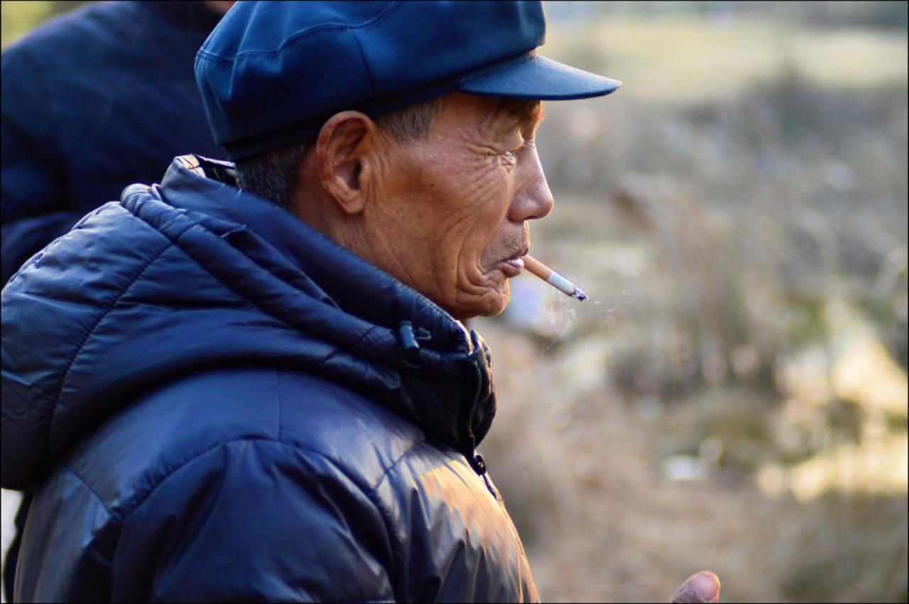 生活不易，平安是福，多赚钱好过年健康中国年劲酒贺团圆