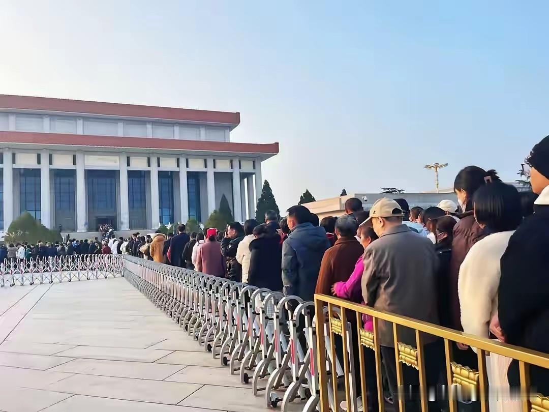 国庆节，这个一年一度的盛大节日马上就要到了，网上对某些政治人物的定位众说纷纭。