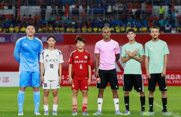 亚马尔空降CHFL决赛，见证他和他们的17岁北京时间7月9日，备受瞩目的全国青少