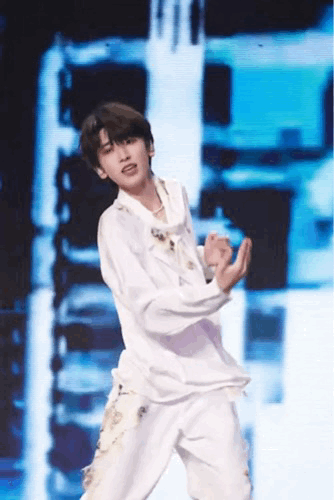 左奇函为什么不去请教他老婆杨博文怎么跳舞？？？他的直拍舞蹈实在太幽默了哈哈哈哈?