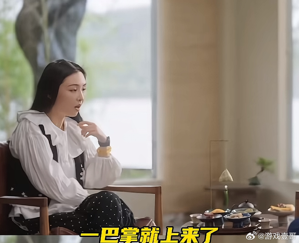 吴倩被爸爸打掉牙齿不敢吐出来吴倩高考621分她应该挺年轻的呀，90后吧？90后的