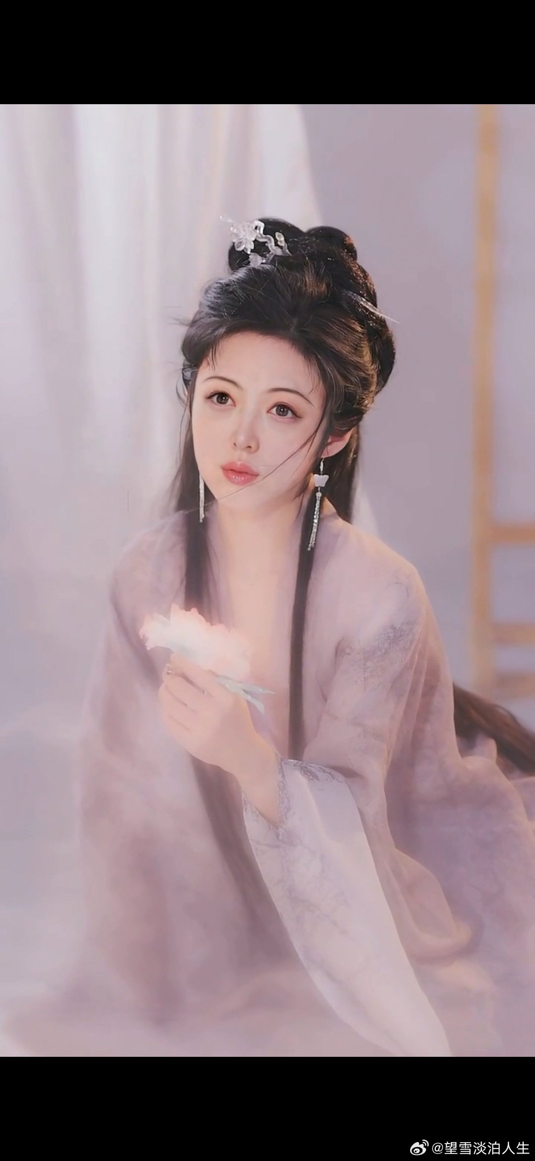 #情感#                     《残影》半帘残影伴孤灯，烛烬香