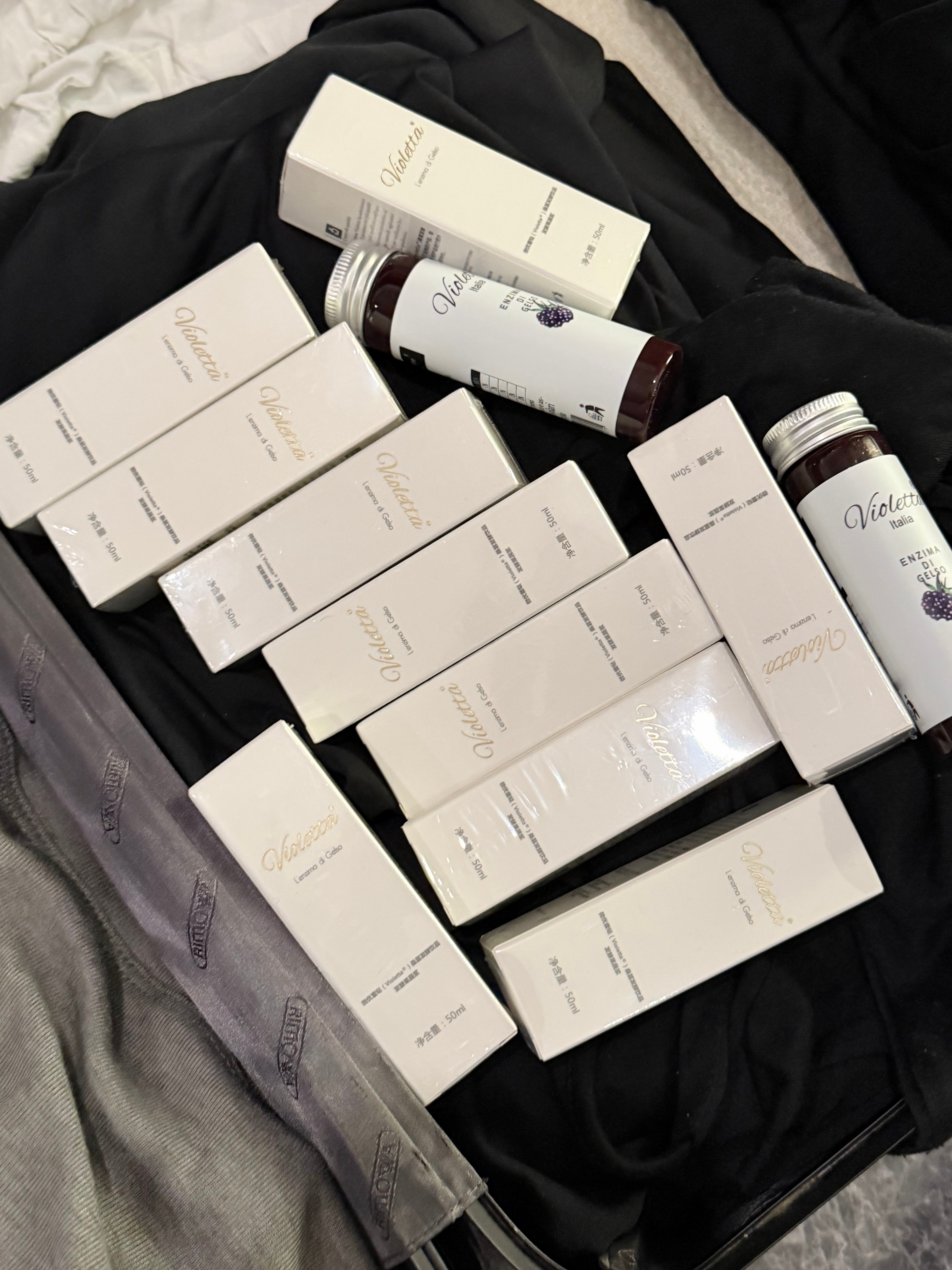 准备了12个小瓶给这次的欧洲行，我的安全感～晚餐没吃南瓜，吃了肉菜，六点前就吃完