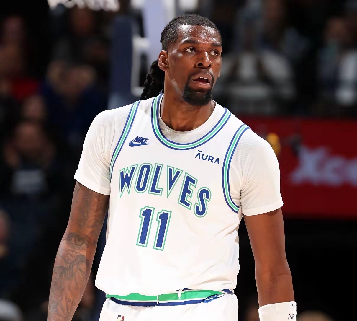 NBA历史上球员在前两场东西部决赛中投进最多三分球的记录：12个——丹尼斯·斯科