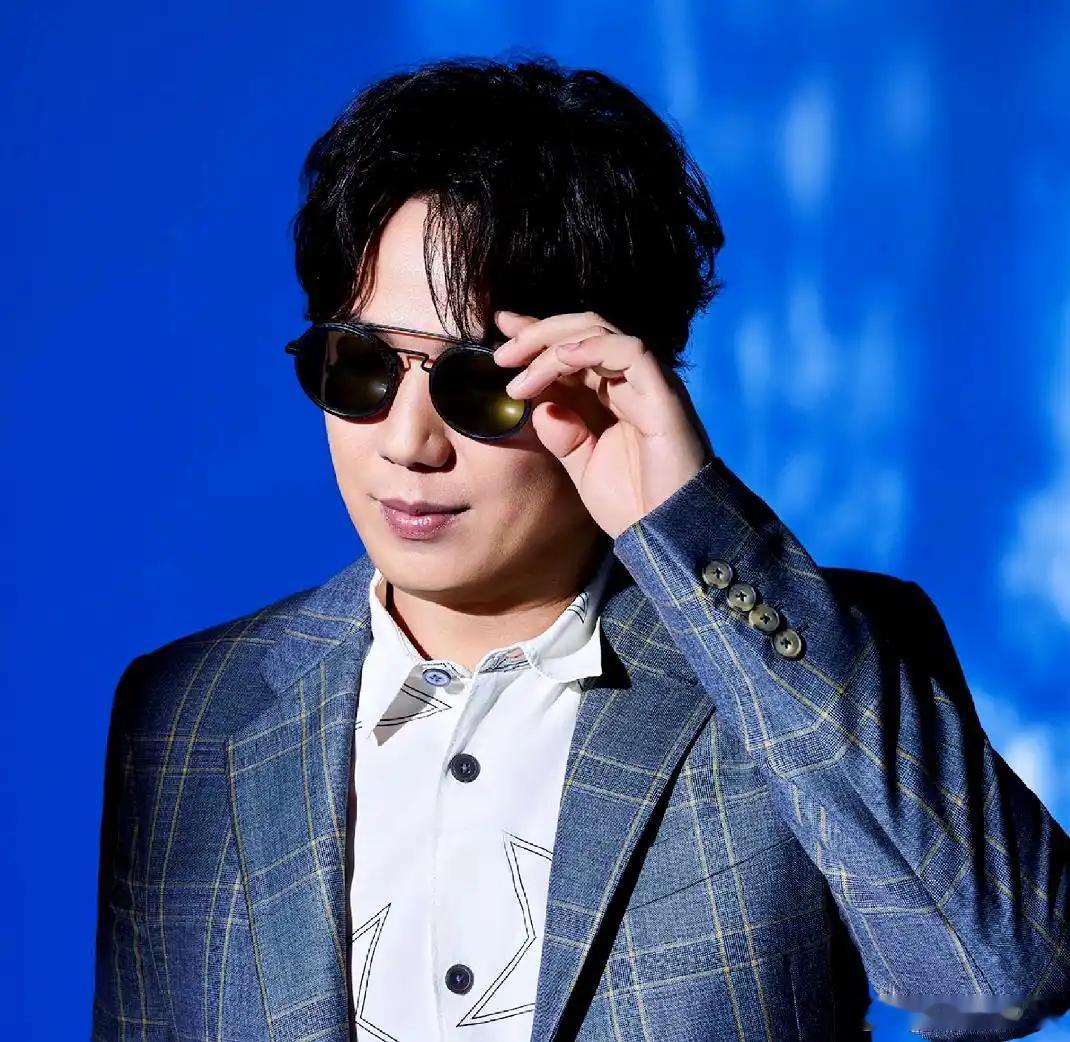 萧煌奇否认老婆怀孕 近日有消息传出萧煌奇老婆Jenny已怀孕近3个月，令外界以为