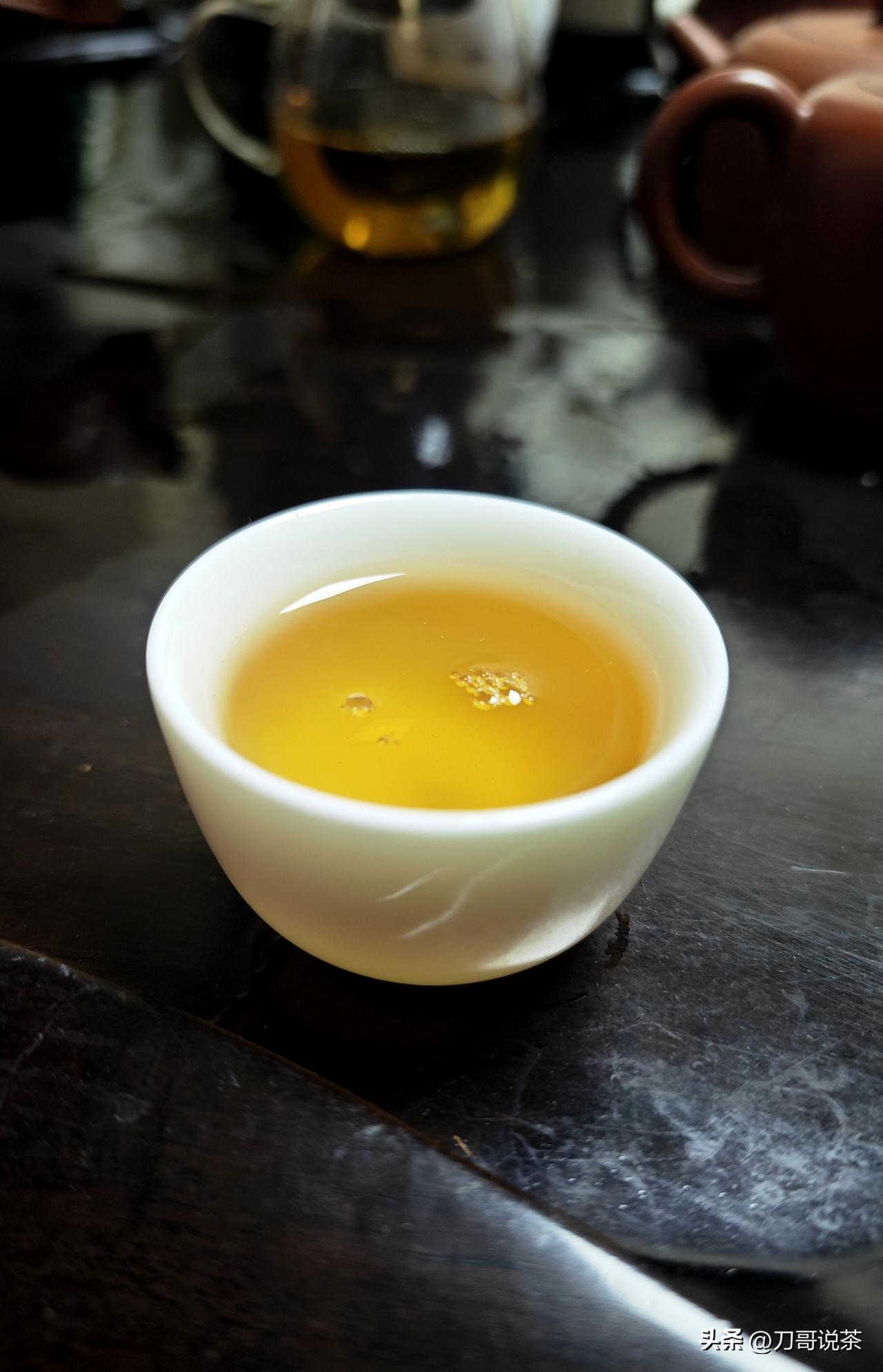 一说老班章的历史，往往就提到08年。

因为这一年，价格超“便宜”。因为这一年，