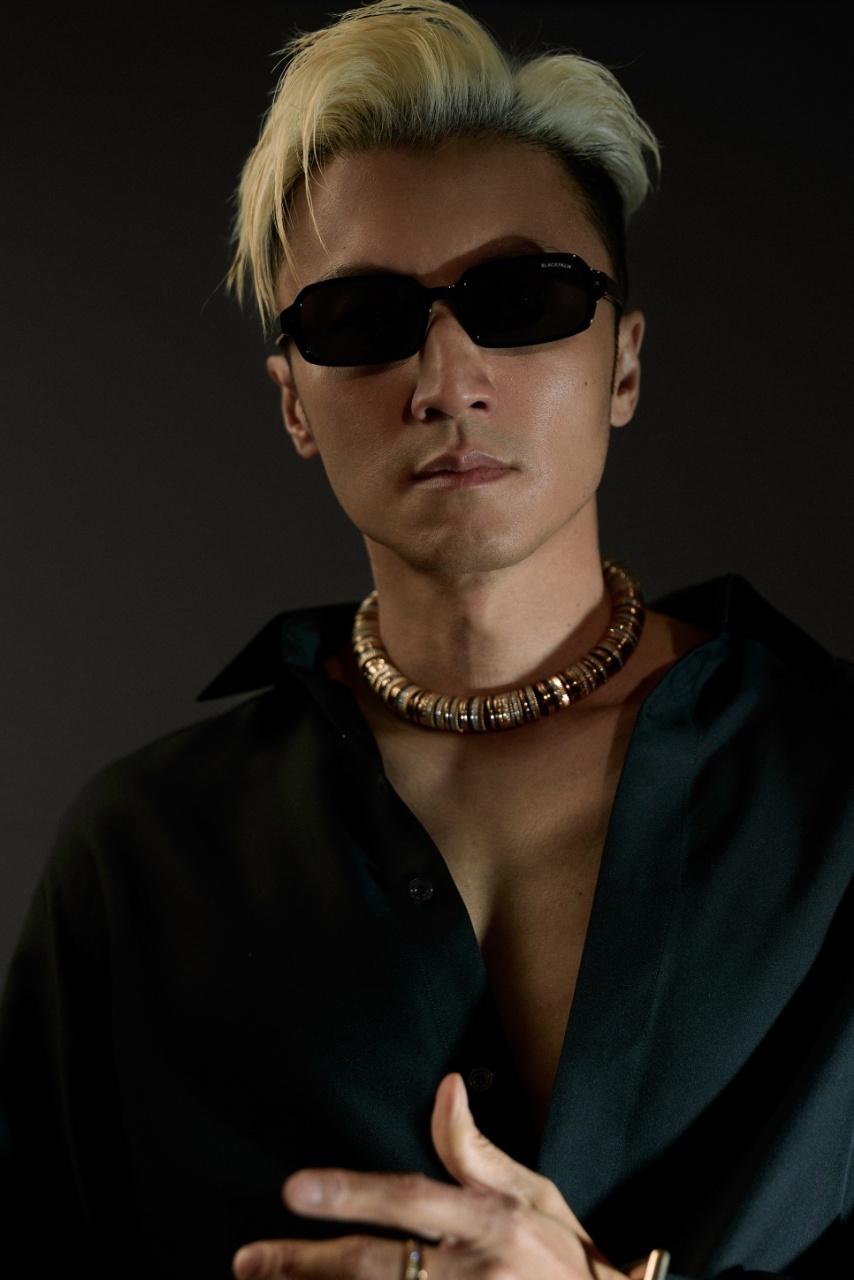 被谢霆锋抛媚眼帅晕了！谢霆锋这状态也太绝了，皮贴骨的紧致感绝了，wink又帅又松