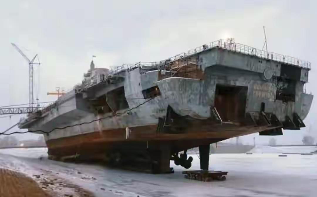 阿俄：老三，你要航母不要？
阿印：那你准备卖多少钱？
阿俄：啥钱不钱的，一分钱拿