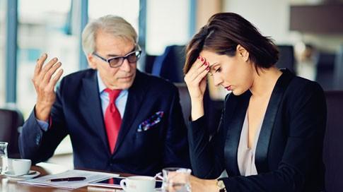 别装了，真干活的人从不熬夜改PPT。
你夸自己“连轴转”，别人在替你擦屁股。
承