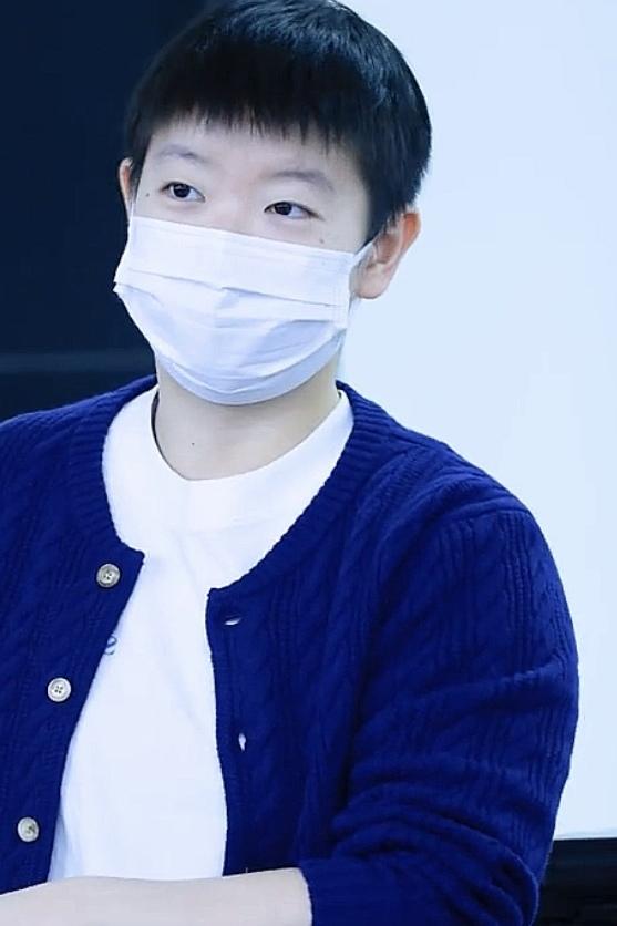 【孙颖莎】蓝色精灵来啦！头发剪得短短的，好可爱~

孙颖莎 莎莎 海口亚洲杯 一