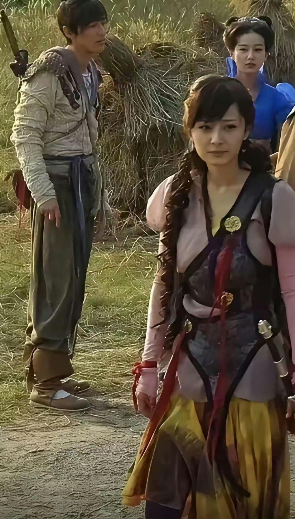 以前闯江湖穿的都是破烂的拼好服！ ​​​