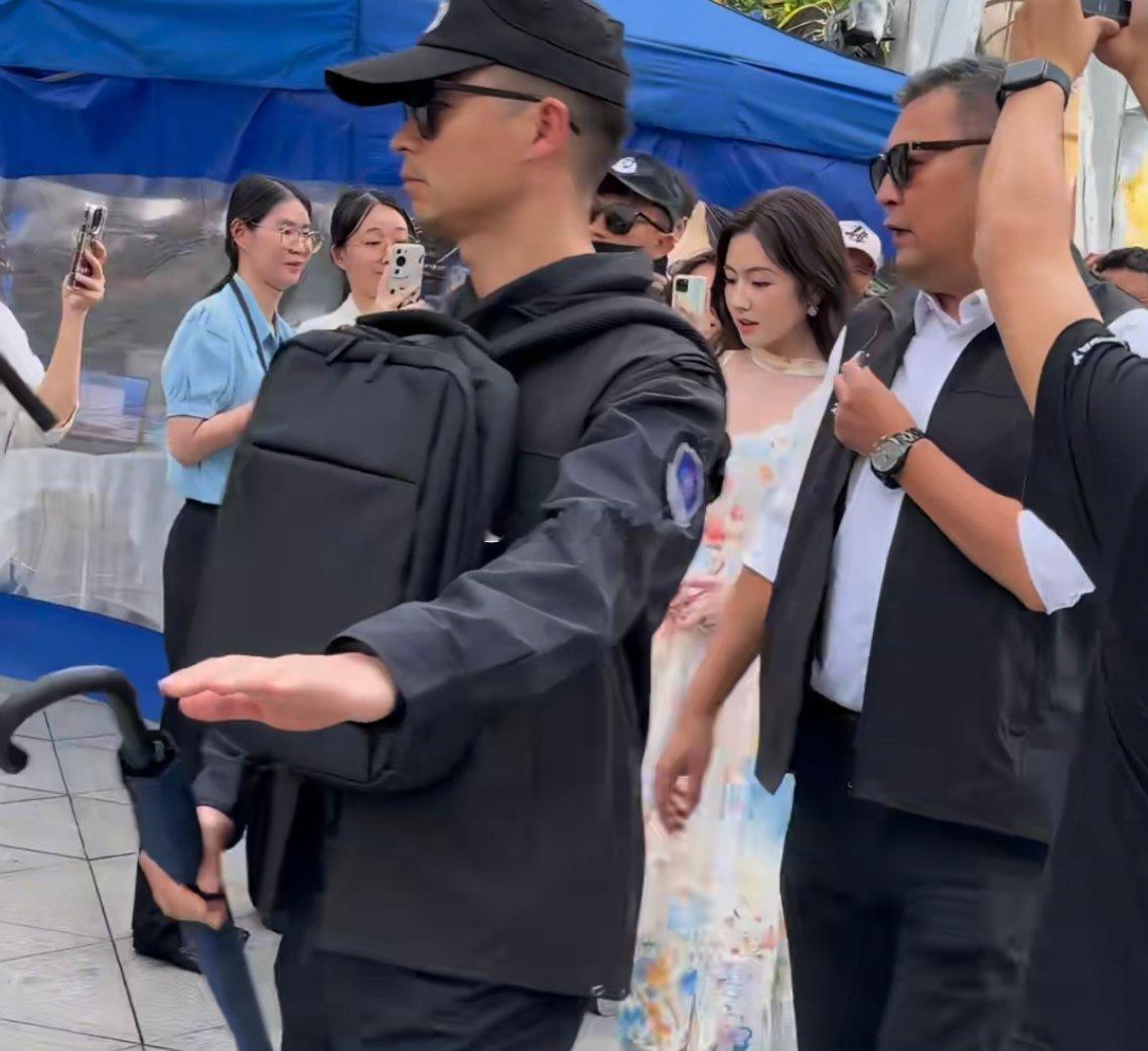 怪不得张新成那么爱她，不需要加滤镜就很美的女星。 