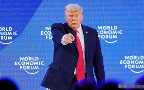 特朗普又又又变脸！
 
美国资深政治人士、国会前众议员罗恩·保罗说了一句话：美国