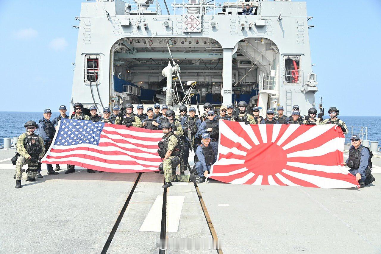 日本不管是军国主义复苏，右翼猖獗，明目张胆地使用军国主义的旭日旗，都离不开美西方