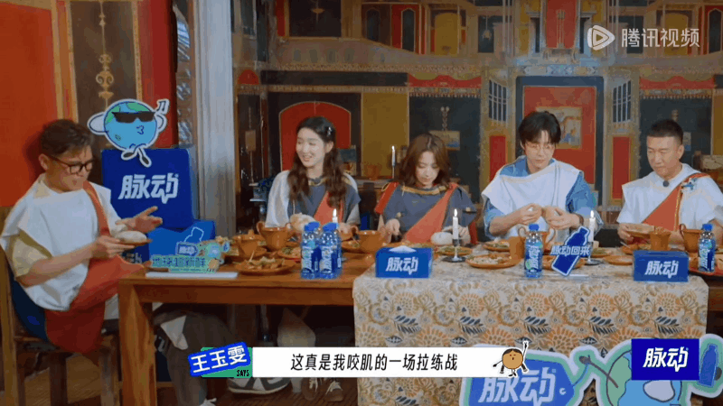 王玉雯语言大师 王玉雯这语言天赋绝了！在意大利品尝美食，能把闻香料、吃面包说得这