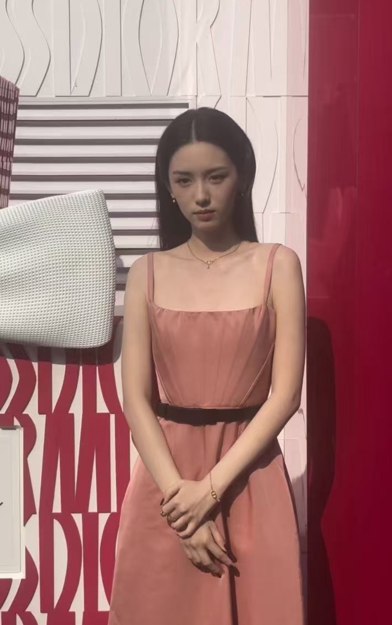原来…路人视角下的她长这样 ​​​
