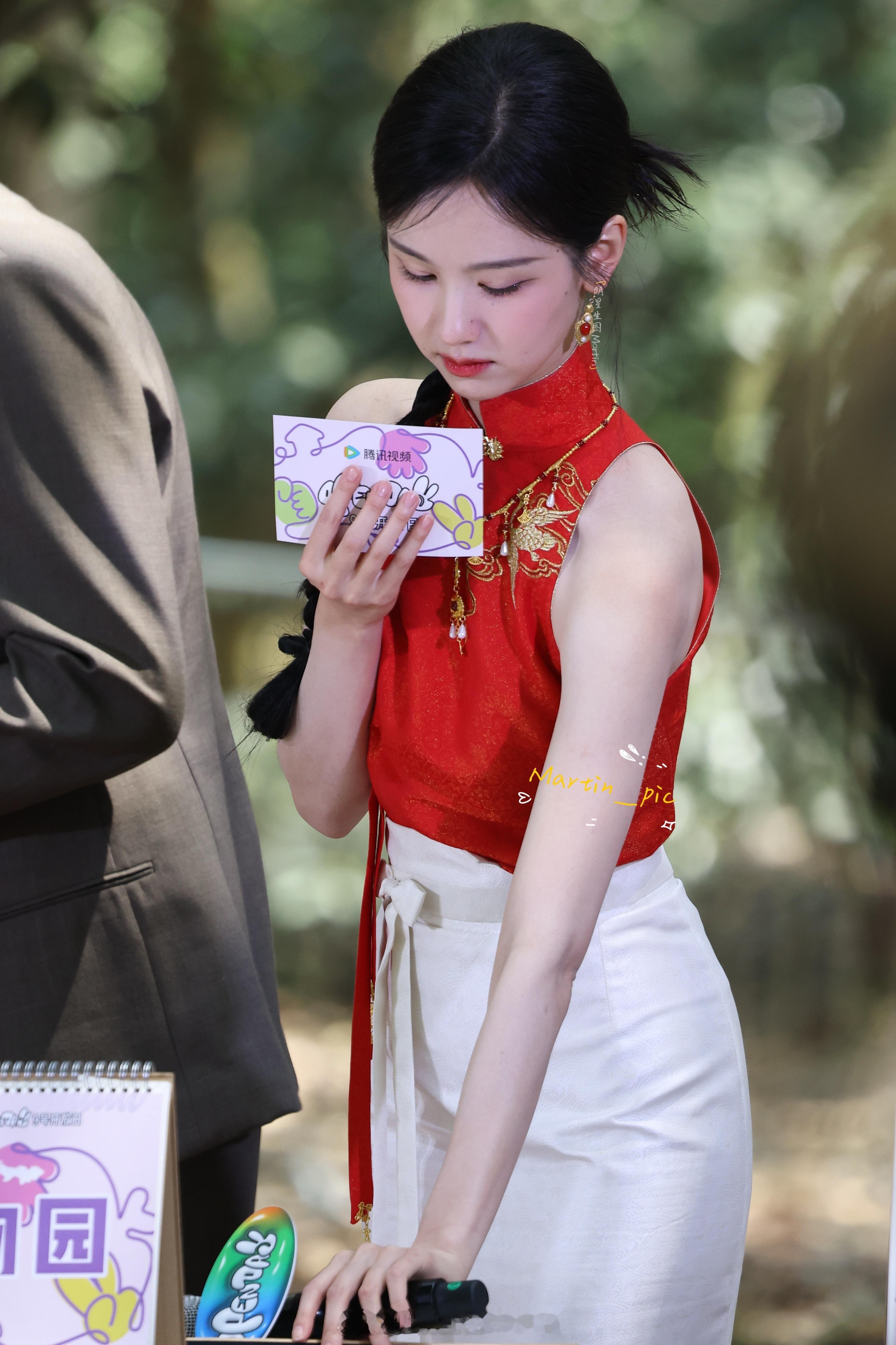 陈都灵[超话]雁回时 陈都灵陈都灵金工实习期旧照陈都灵 嘟嘟见面会生图掉落~新中