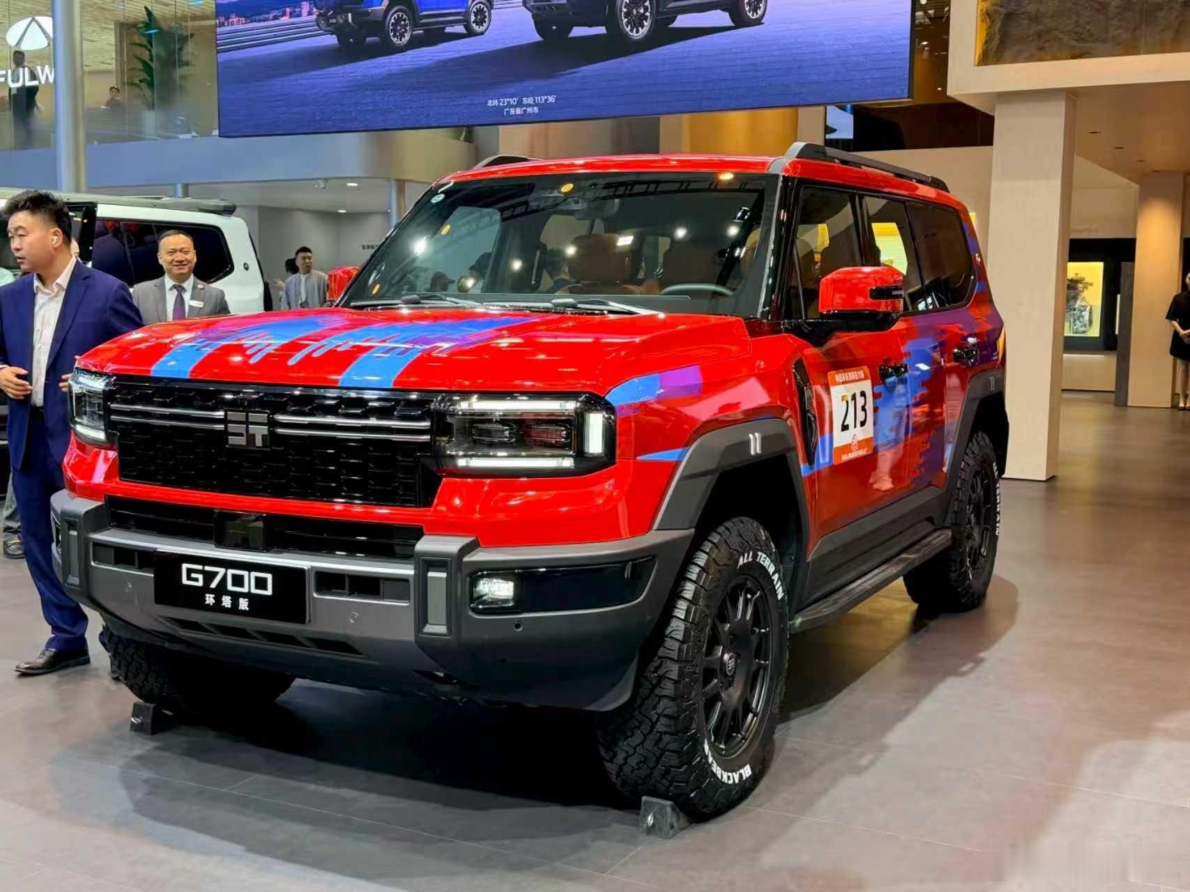 谁懂，对纵横G700这种大车车根本没有抵抗力！“方盒子”造型，配上专业的越野拉花