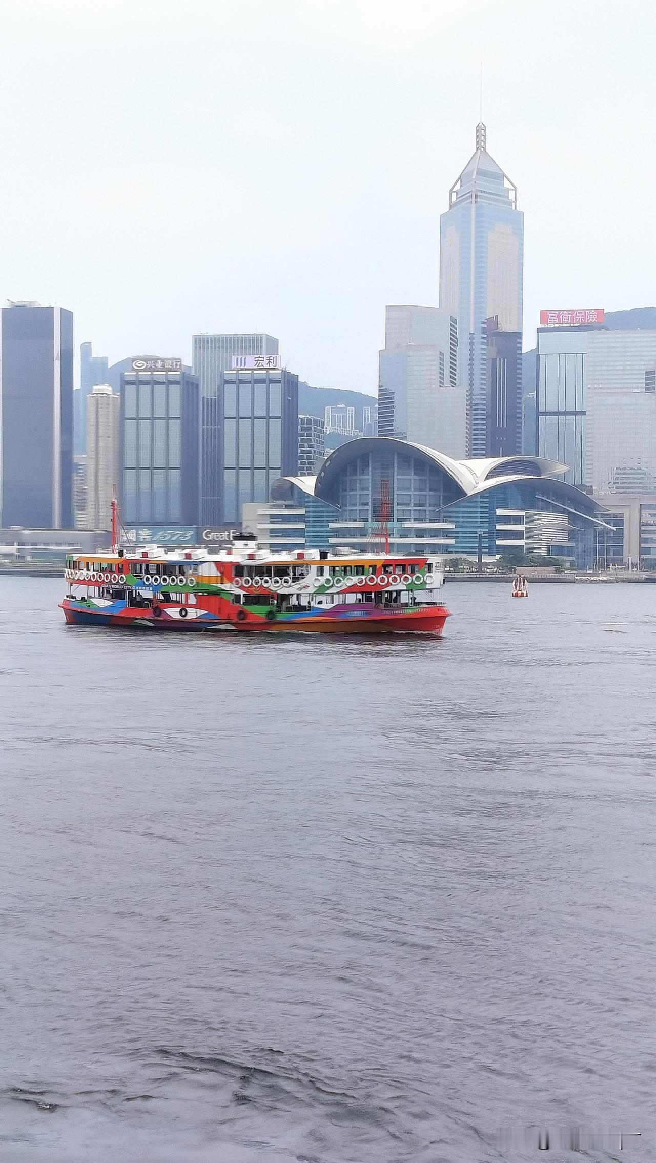 晒图笔记大赛维多利亚港的夜景是香港旅游的一张名信片！这次来，天星小轮，搭了：白天