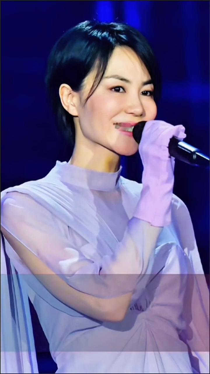 很有领悟的一段话：生活温柔，且治愈。
在这个薄情寡义的世界里，你可以什么都听，但