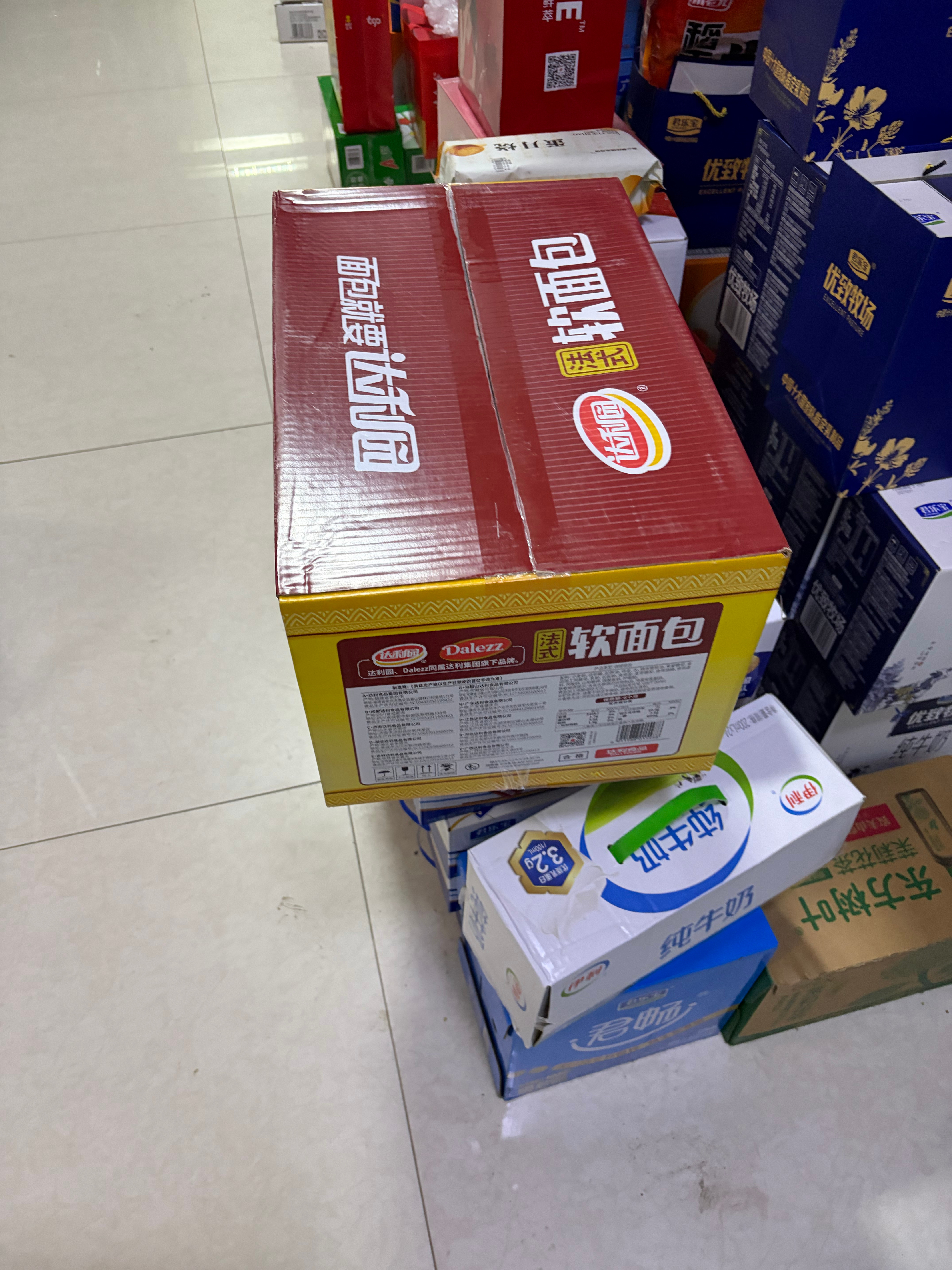 世上还是好人多啊今天下班后骑着电车感觉很不稳，走了几分钟后才意识到是不是胎没气了