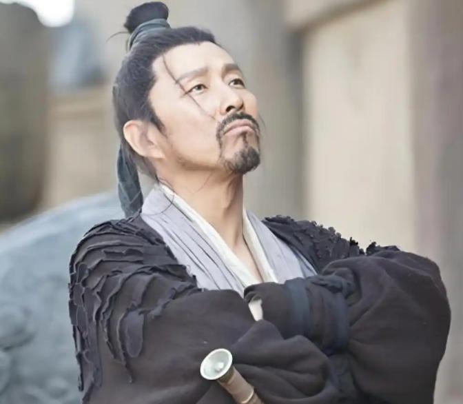 刘邦当皇帝后，为了避免他爹下跪，刘邦想了一招，后世沿用2000年

公元前202