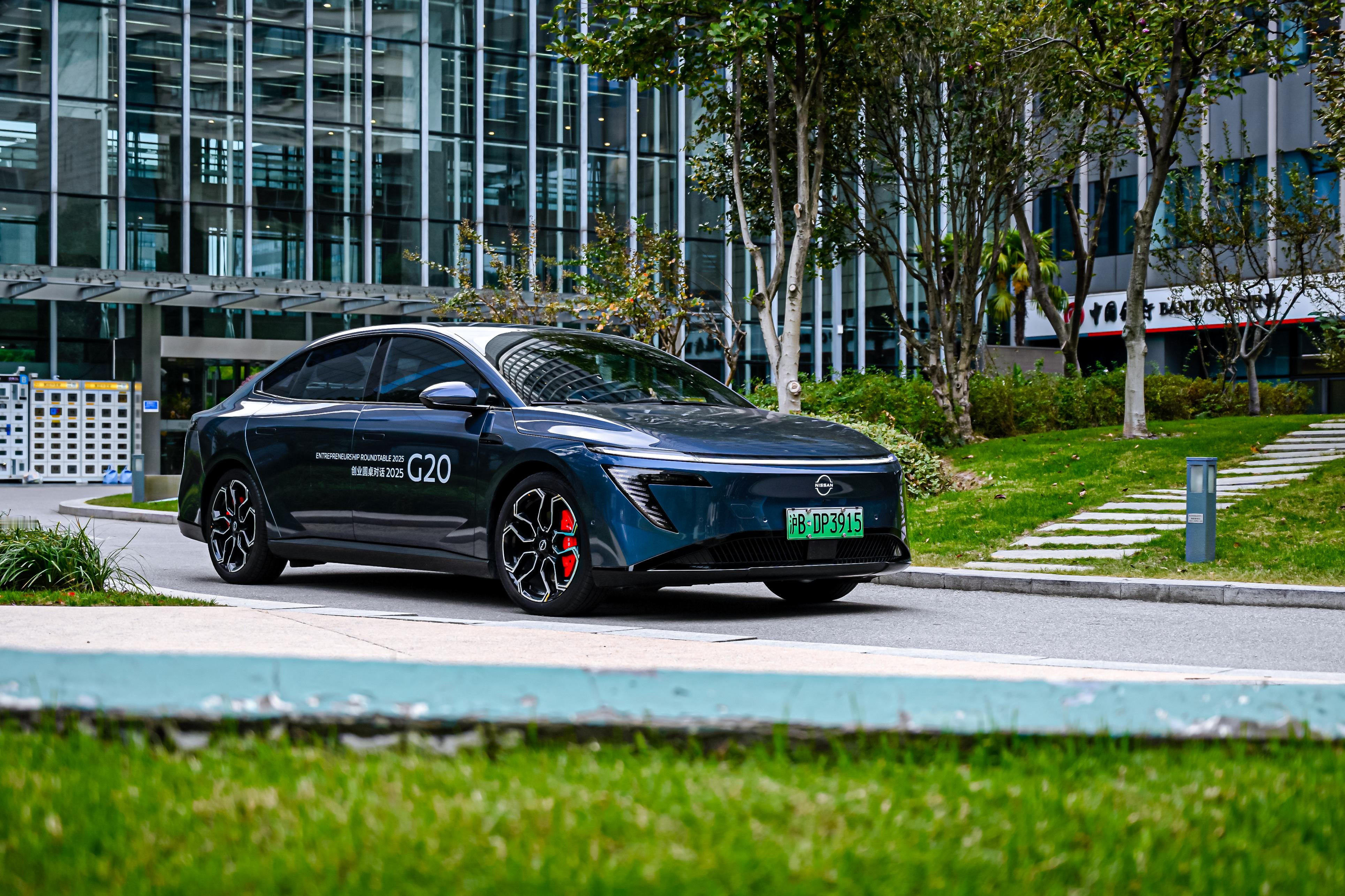 从G20会场的“明星座驾”到日常出行的“智慧伙伴”，N7的实力从不让人失望！作为