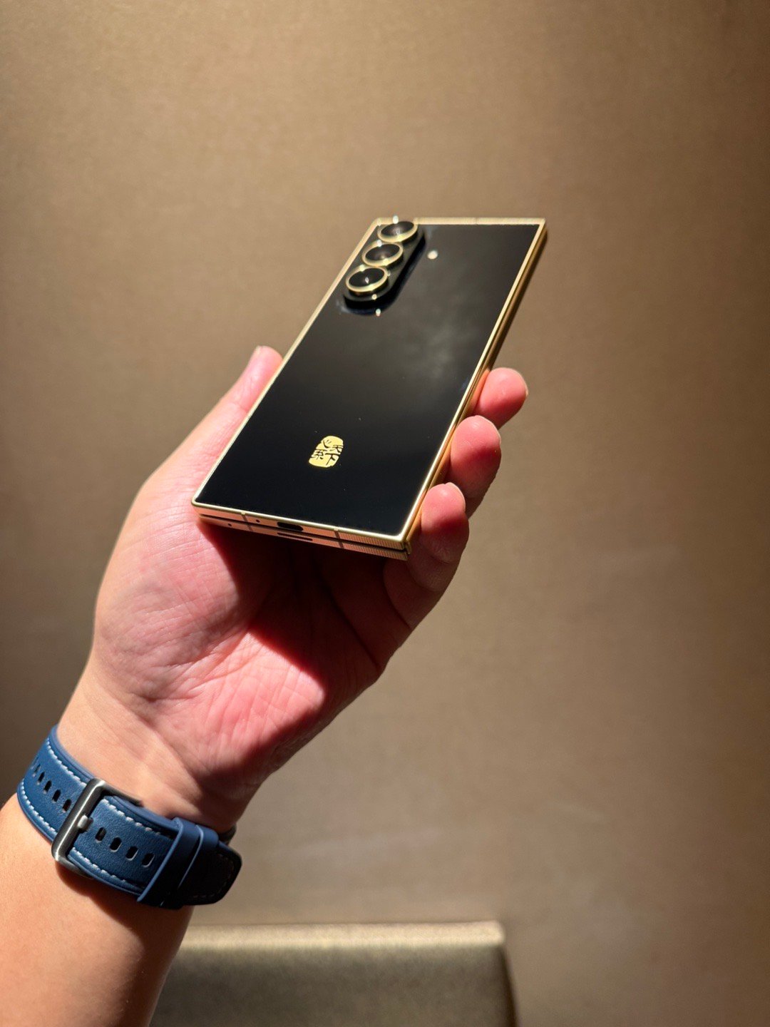 中国人平均4个月换一次手机壳我用手机壳的习惯就是，买手机的前半年，必须用手机壳，