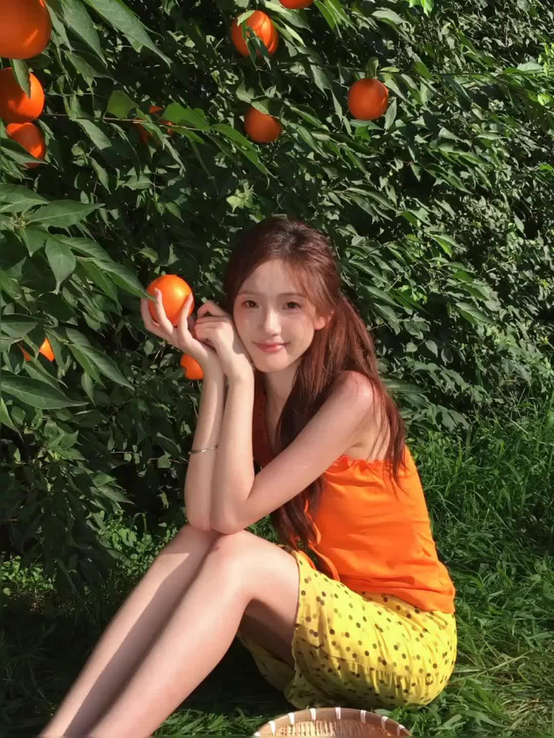 有人想要橙子嘛🍊 没有关闭摄影师的原声，情绪价值满满的哈哈哈哈📷蛋黄夹心