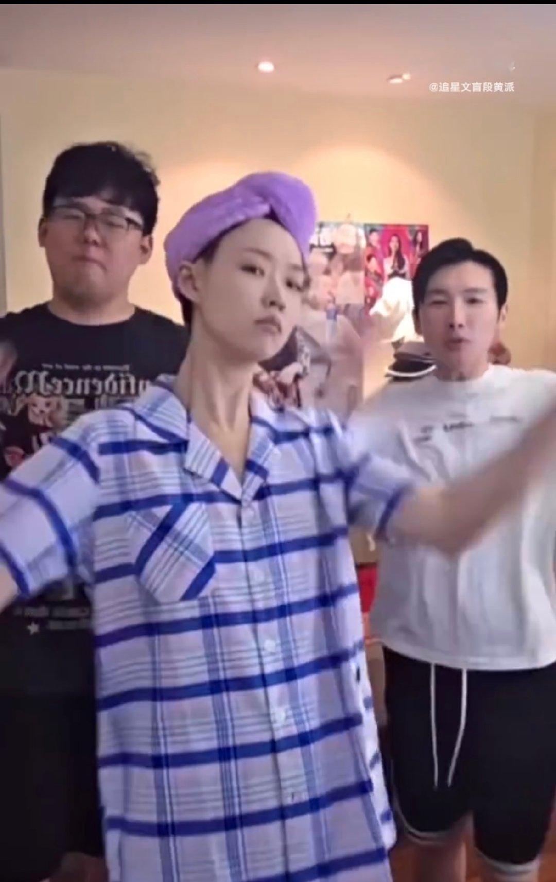 管乐直播说张小婉家有蟑螂 救命！管乐直播突然大声说“张小婉家有蟑螂”，我笑得手机