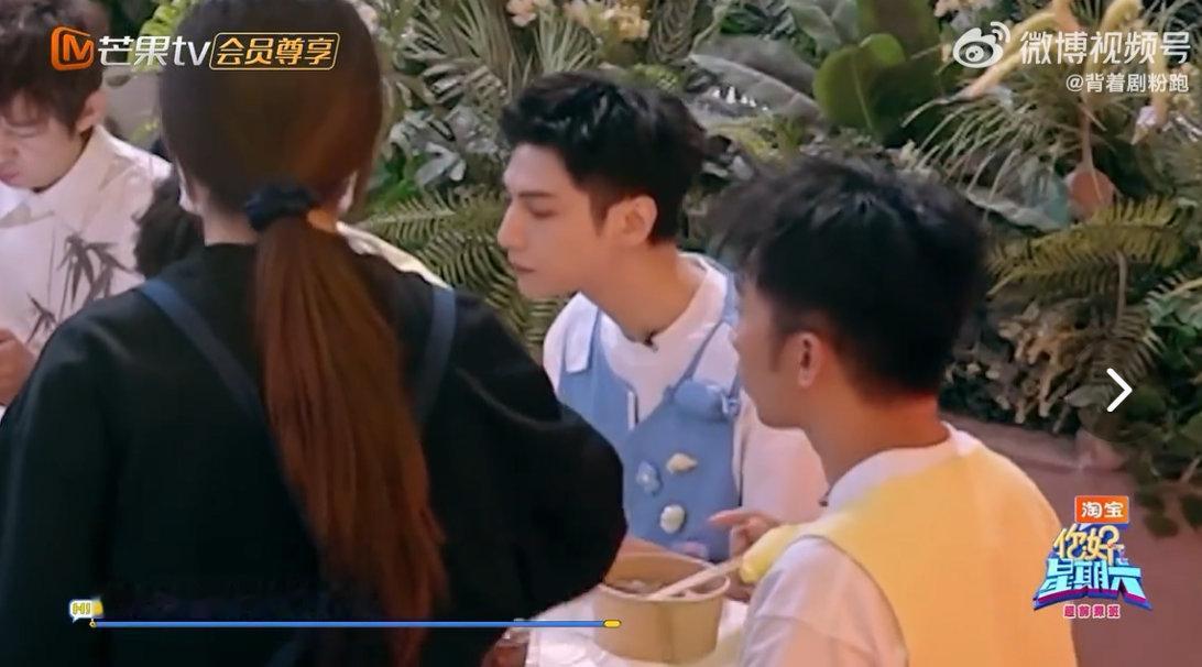  罗云熙[超话]看出来罗云熙很有礼貌了你好星期六 罗云熙这段萌到了！没听见杨迪想