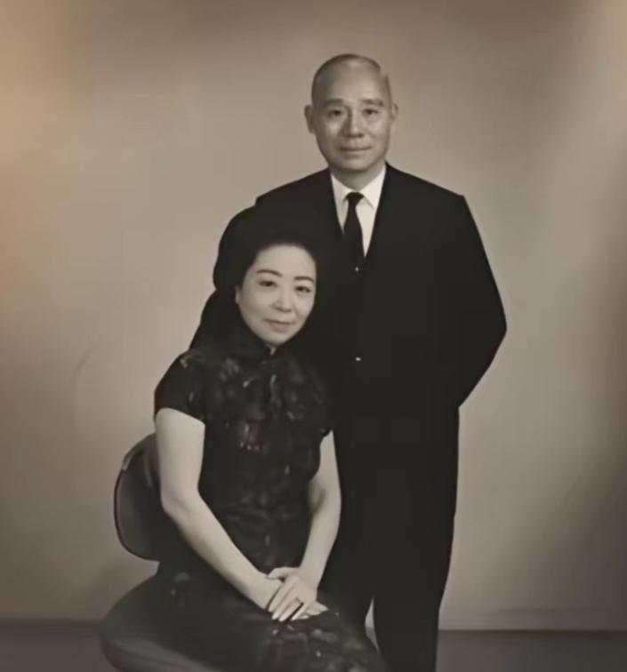 1941年，顾祝同看上了戏子美素娟后，金屋藏娇，他的妻子听到风声后，铁腕出手，等