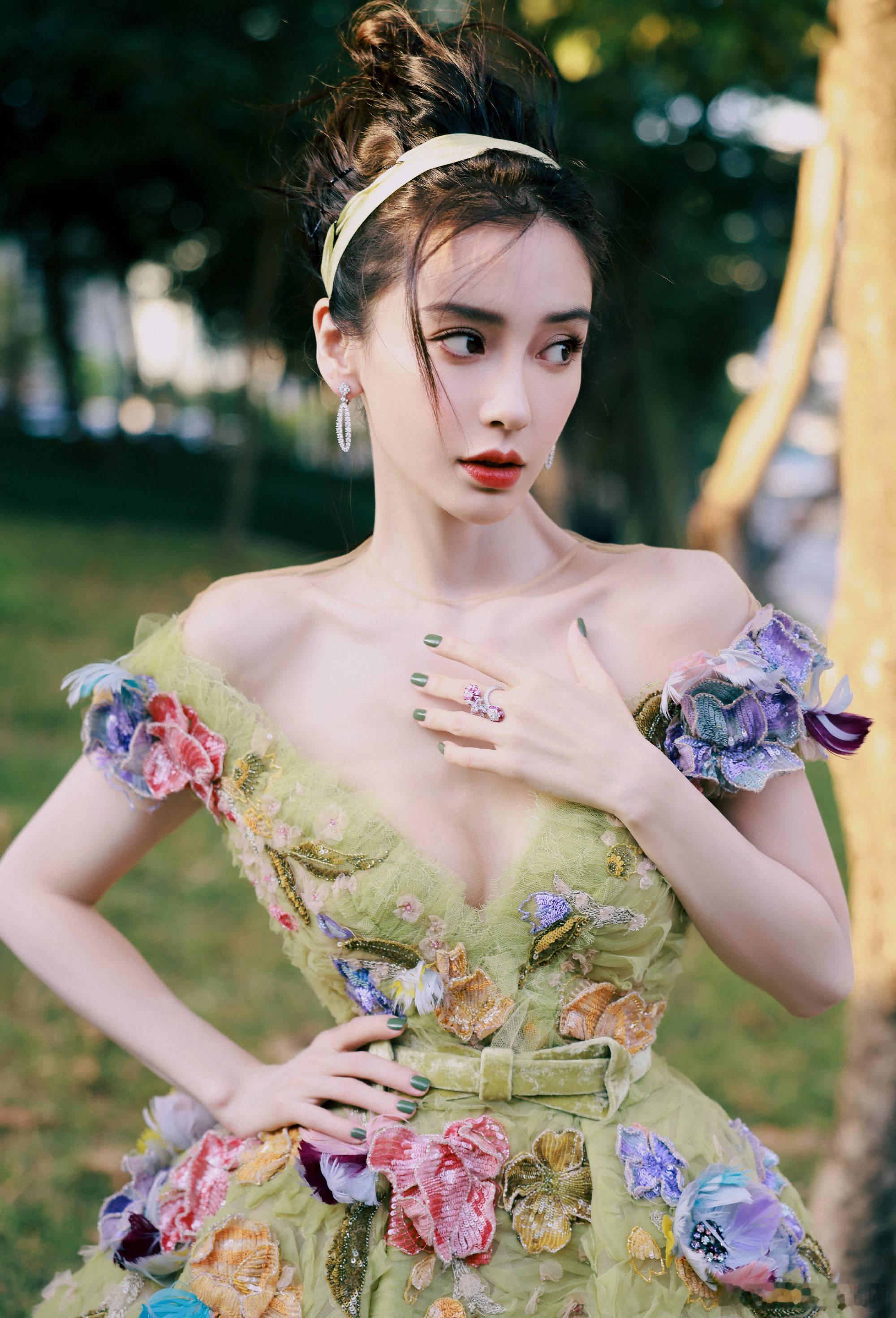 Angelababy杨颖 超话发帖破4000w啦！鼻粉太太给力了[给力][给力]